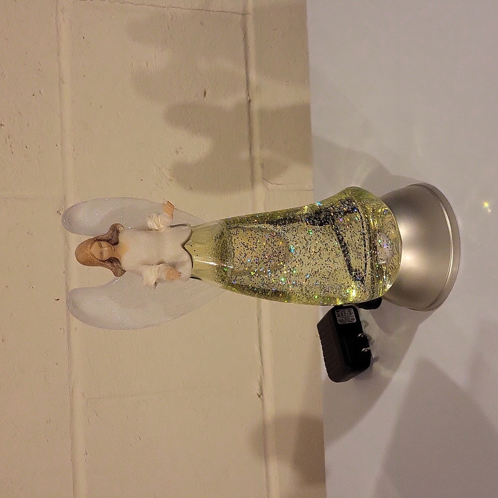 Valerie Par Hill Easter Angel